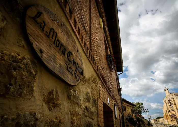 La Mora Cantana * 카스트로헤리츠